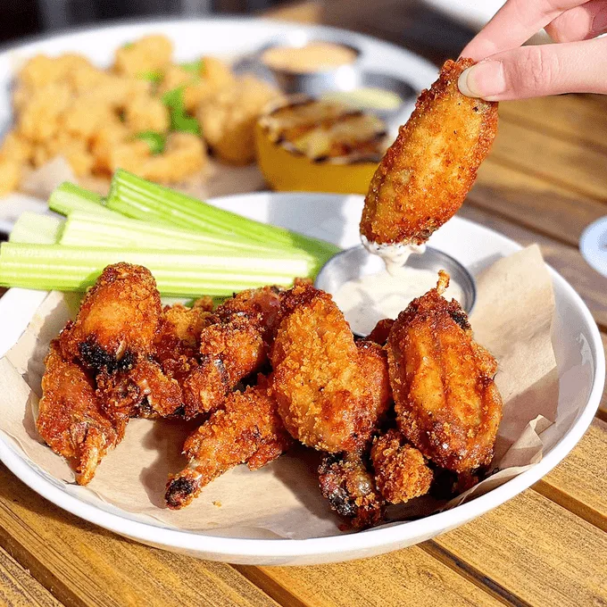 Moxies Happy Hour: 21 delicious food items and refreshing drinks