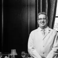 https://vancouver.foodgressing.com/longtime-gotham-steakhouse-barserver-jaier-vlessing/