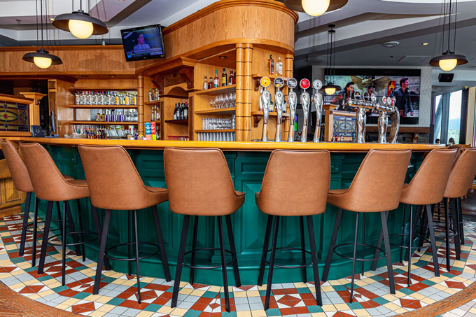 Mahony’s Tavern Re-opens Renovated Vancouver Convention Centre Location