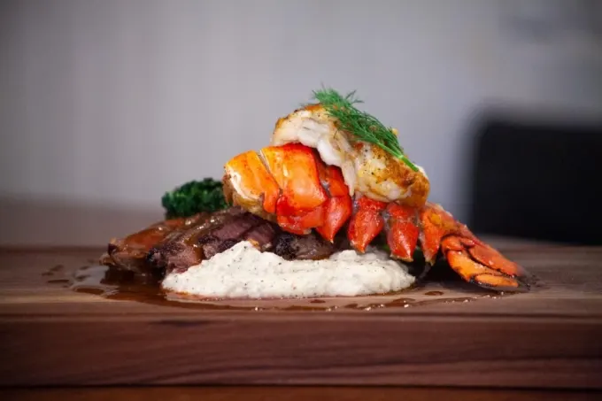 Smitty&rsquo;s Oyster House On Main Street Adds New Dishes To Daily Lunch, Dinner And Happy Hour Menus, Oyster Shucking 101 Events