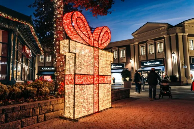 Experience the Holiday Magic: Coca-Cola Caravan Arrives at McArthurGlen Vancouver