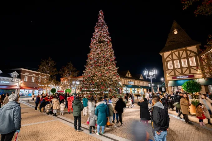 Experience the Holiday Magic: Coca-Cola Caravan Arrives at McArthurGlen Vancouver