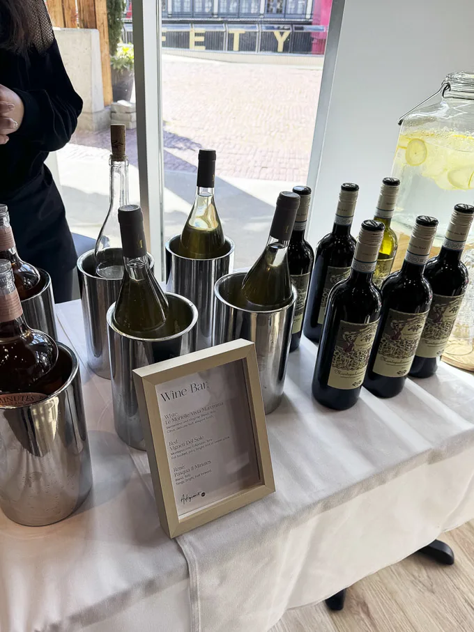 Artigiano Roundhouse: Caf&eacute; by Day - Aperitivo Bar by Night