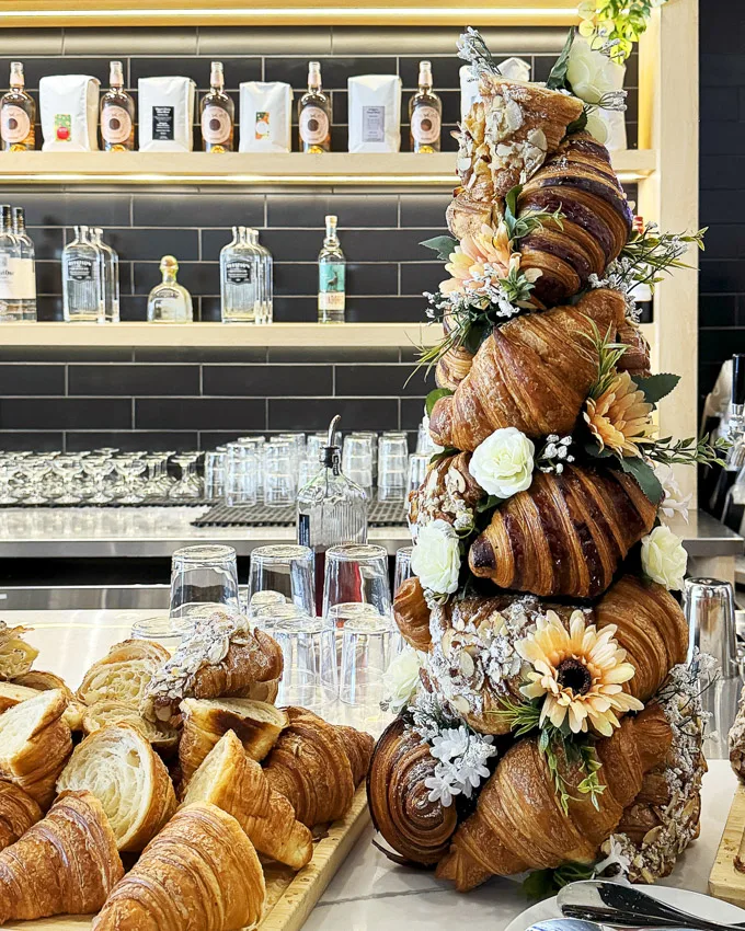 Artigiano Roundhouse: Caf&eacute; by Day - Aperitivo Bar by Night
