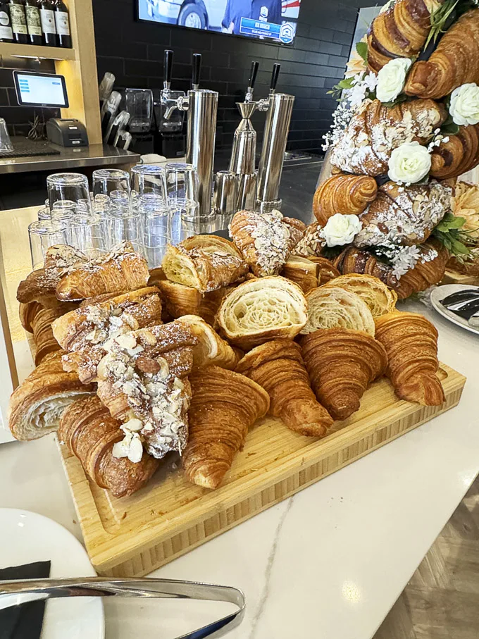 Artigiano Roundhouse: Caf&eacute; by Day - Aperitivo Bar by Night