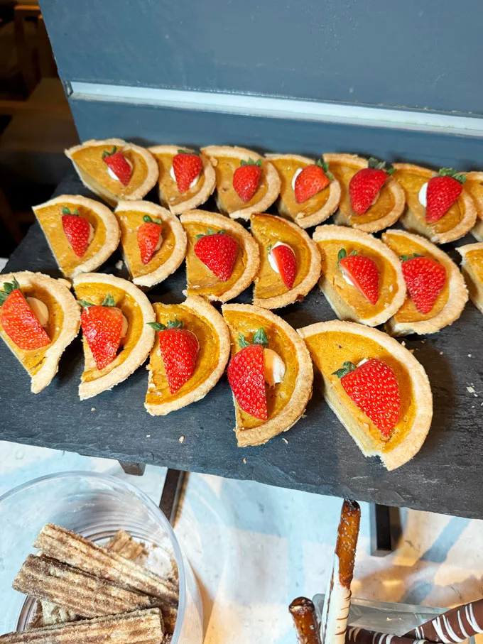 Thanksgiving Buffet at Hyatt Regency Vancouver [Recap]