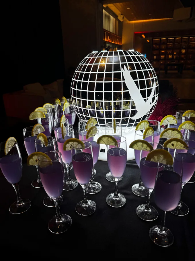D/6 Bar and Lounge Casino Royale Experience