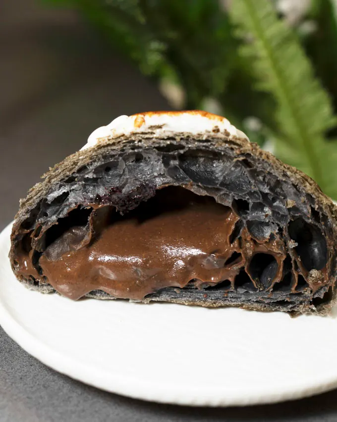 Broy&eacute; Cafe & Bakery &ndash; Midnight Galaxy Croissant