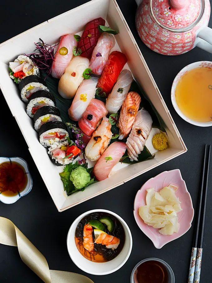 Riz Sushi Holiday Omakase and Sashimi/Temaki Boxes